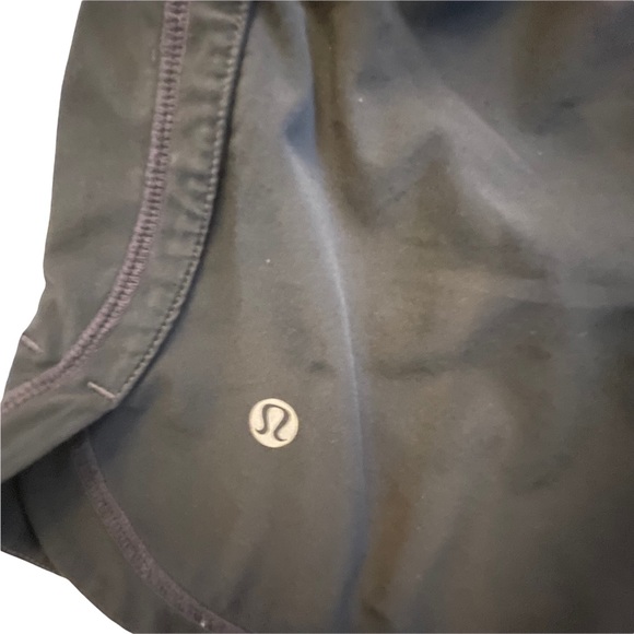 Lululemon Athletica Black Groovy Run Shorts, Sz 6 - Picture 6 of 8